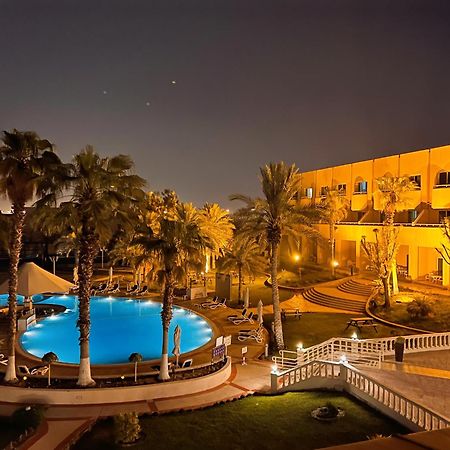 Metropolitan Al Mafraq Hotel Абу Даби Екстериор снимка
